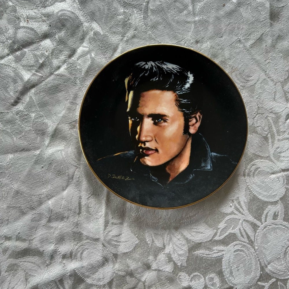 Elvis.Portrait of the King. Numbered, Decorative Plate